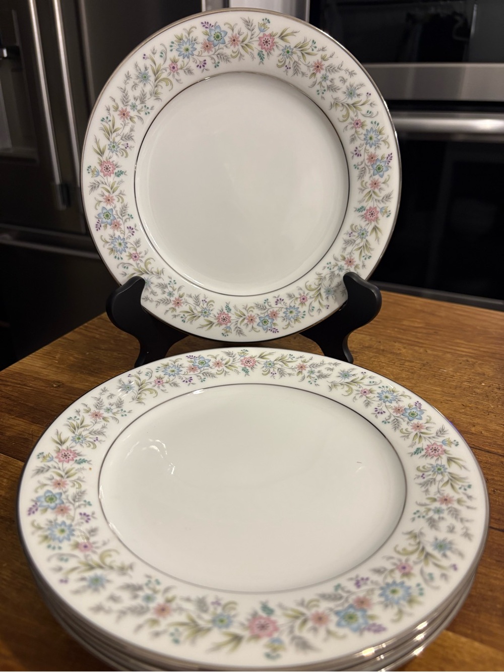Blythe by Noritake Salad Plates set-4